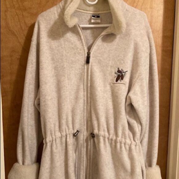 cityscape Jackets & Blazers - Women’s Cityscape Fall White Fleece Jacket Size Large-Made in Canada